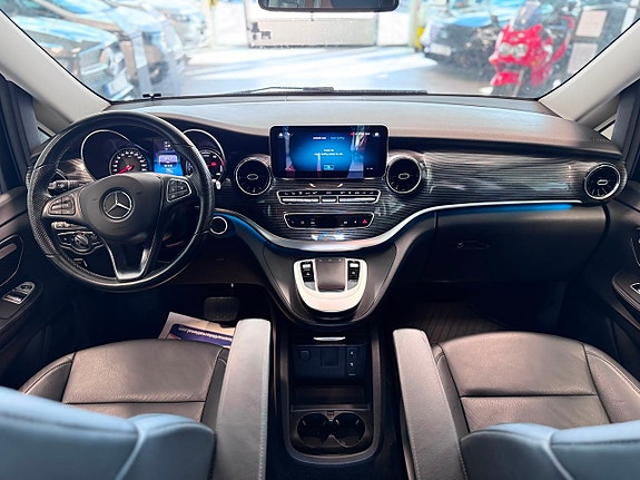 Mercedes-Benz EQV300 11 of 20