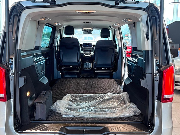 Mercedes-Benz EQV300 8 of 20