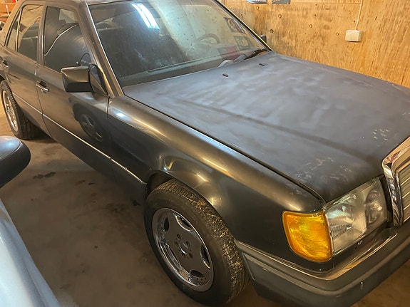 Mercedes-Benz 420 E 2 of 6