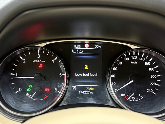 Nissan X-Trail 17 of 25