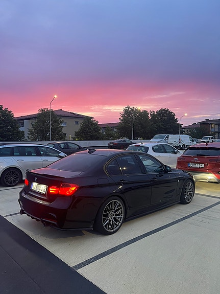 BMW 318d 8 of 11
