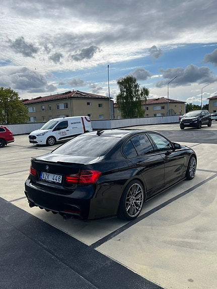 BMW 318d 4 of 11