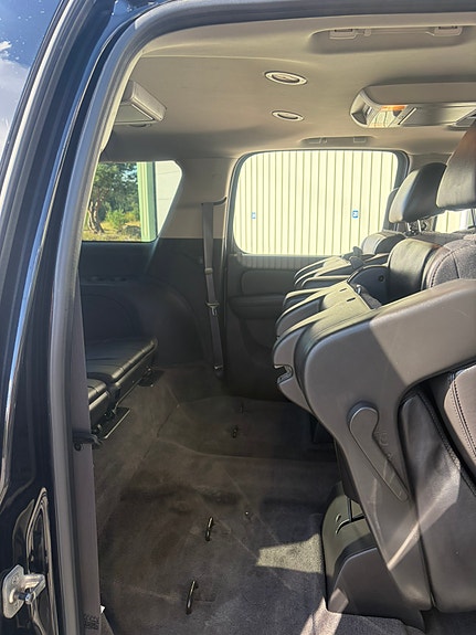 Chevrolet Suburban 17 of 21