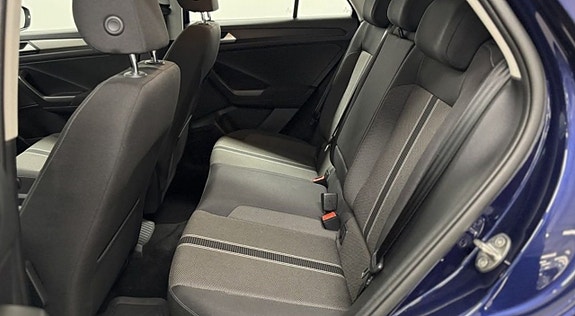 Volkswagen T-Roc 11 of 21