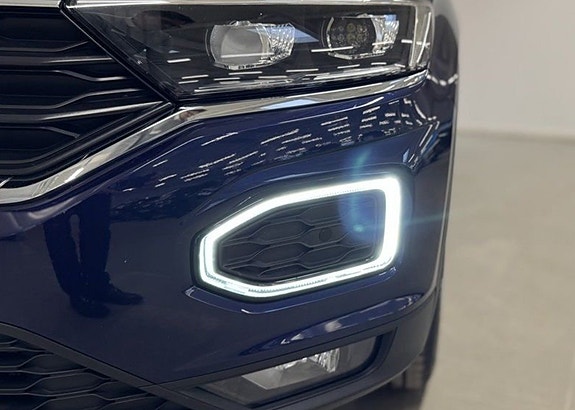 Volkswagen T-Roc 7 of 21