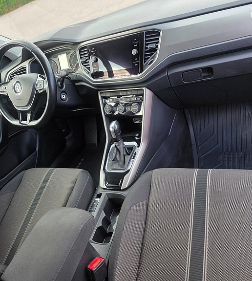 Volkswagen T-Roc 13 of 21