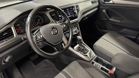 Volkswagen T-Roc 3 of 21
