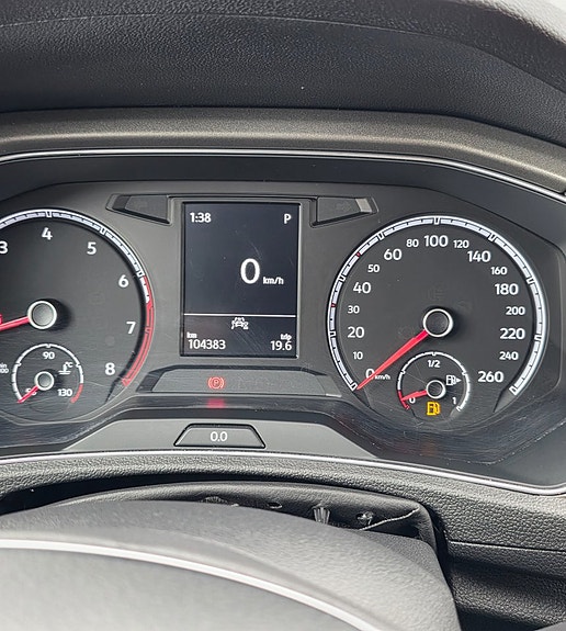 Volkswagen T-Roc 18 of 21
