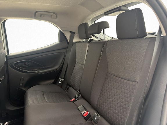 Toyota Yaris 13 of 23