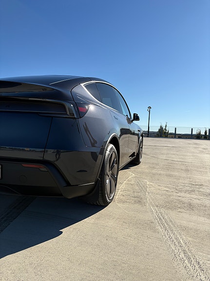 Tesla Model Y 2 of 4