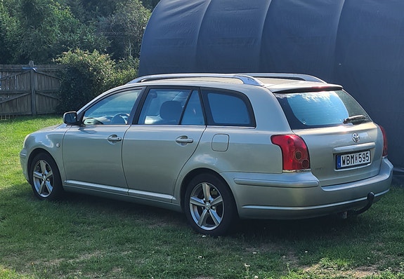 Toyota Avensis 3 of 8