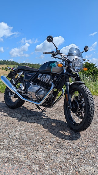 Royal Enfield INTERCEPTOR 650, Downtown Drag 2 of 4