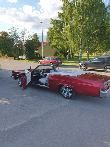 Chevrolet Impala 3 of 5