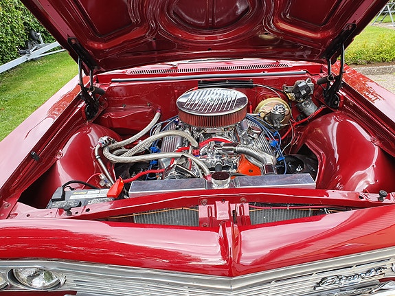 Chevrolet Impala 4 of 5