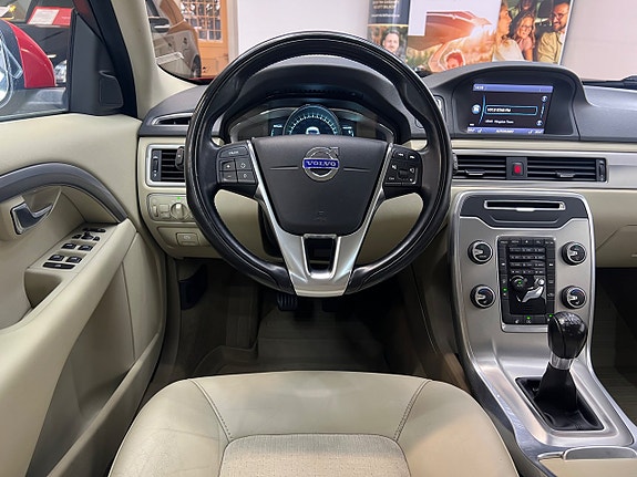 Volvo V70 13 of 27