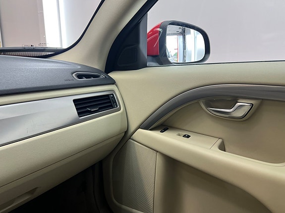 Volvo V70 16 of 27