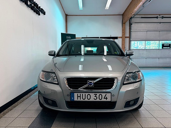 Volvo V50 2 of 18