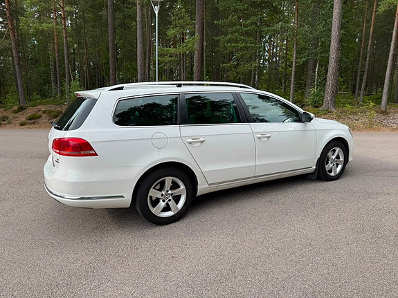 Volkswagen Passat 4 of 9