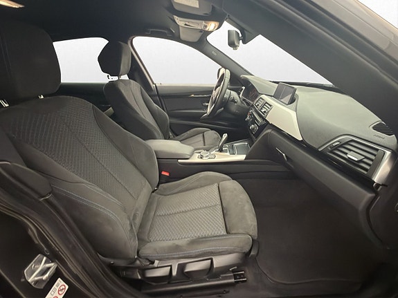 BMW 330i 23 of 30