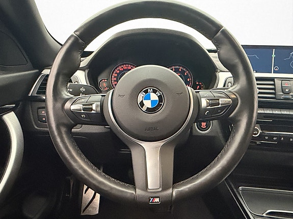 BMW 330i 12 of 30