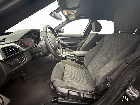 BMW 330i 11 of 30
