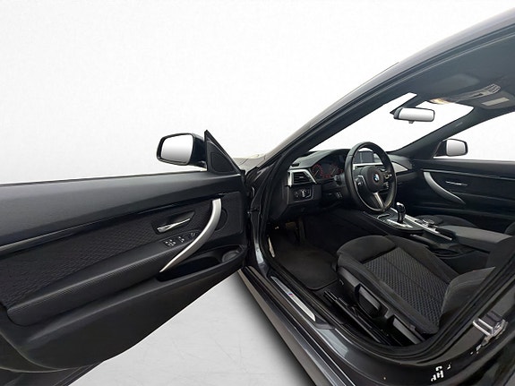 BMW 330i 10 of 30