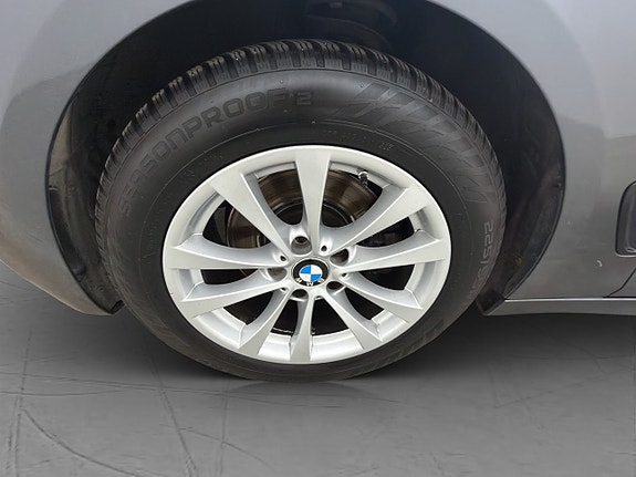 BMW 330i 28 of 30