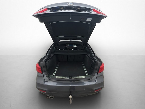 BMW 330i 26 of 30