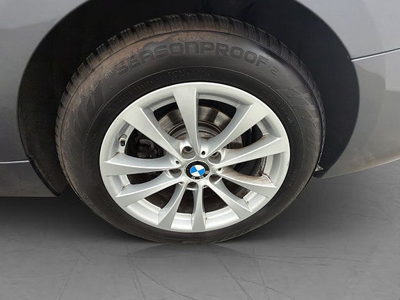 BMW 330i 29 of 30