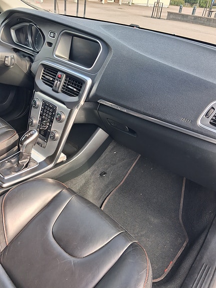 Volvo V40 Cross Country 5 of 10