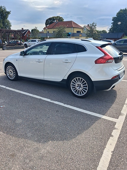 Volvo V40 Cross Country 9 of 10