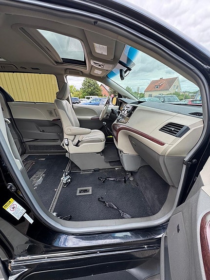 Toyota Sienna 20 of 21