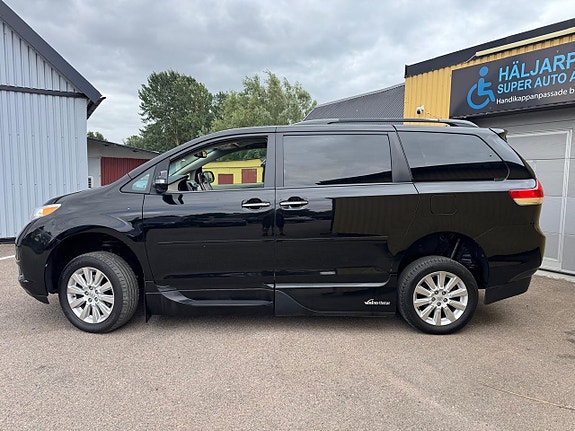 Toyota Sienna 3 of 21