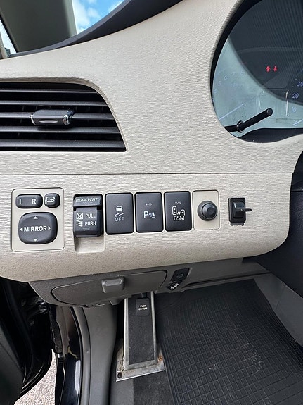 Toyota Sienna 21 of 21