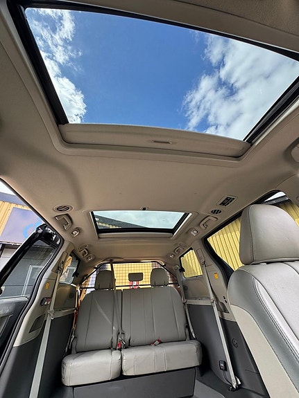 Toyota Sienna 9 of 21