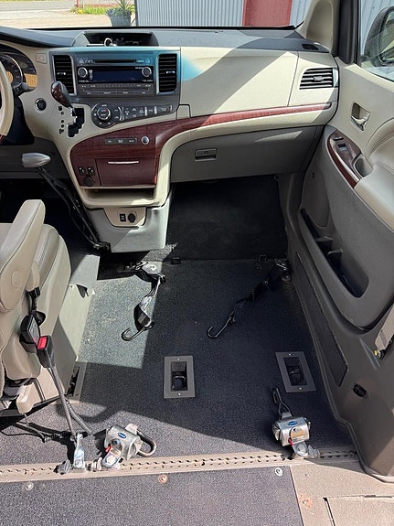 Toyota Sienna 6 of 21