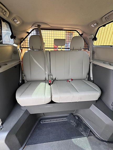 Toyota Sienna 8 of 21