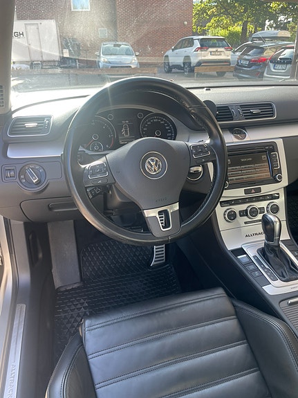 Volkswagen Passat Alltrack 5 of 12