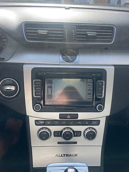 Volkswagen Passat Alltrack 7 of 12