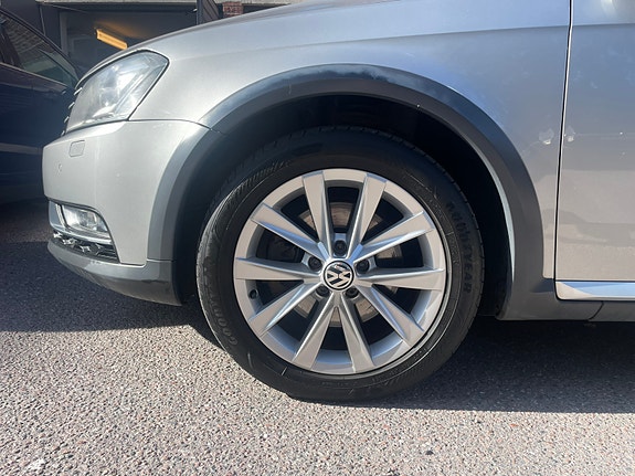 Volkswagen Passat Alltrack 4 of 12