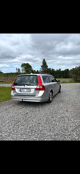Volvo V70 2 of 5