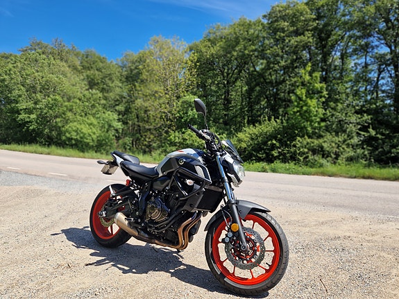 Yamaha MT-07 2 of 3