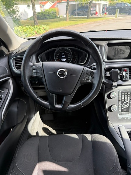 Volvo V40 Cross Country 3 of 6