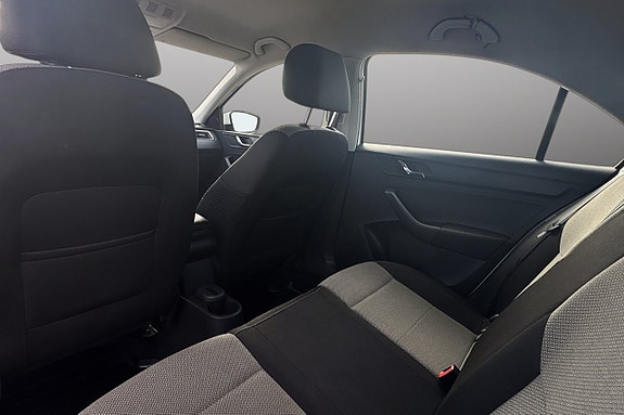 Skoda Rapid 16 of 29
