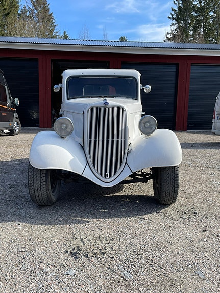 Ford Tudor 4 of 8