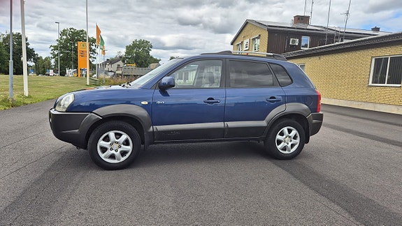 Hyundai Tucson 2 of 8