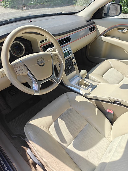 Volvo V70 4 of 7