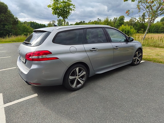 Peugeot 308 SW 3 of 6