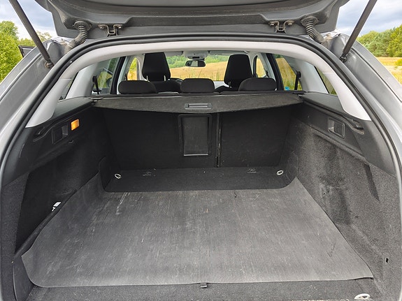 Peugeot 308 SW 5 of 6