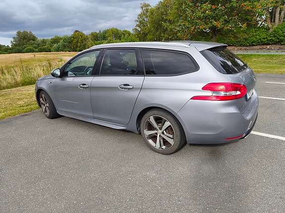 Peugeot 308 SW 4 of 6